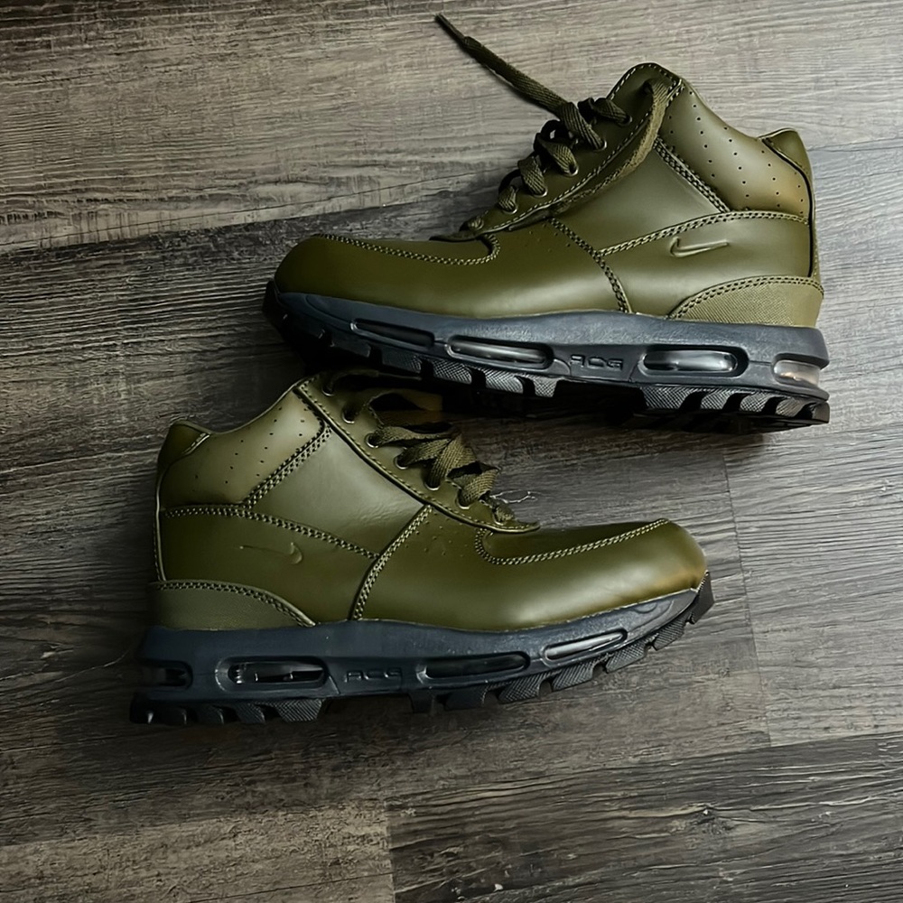 Brand new ACG Nike boots for boys size 6y No box.